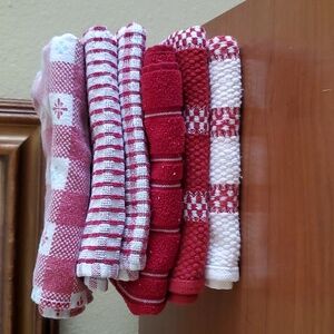 Red/white kitchen towels